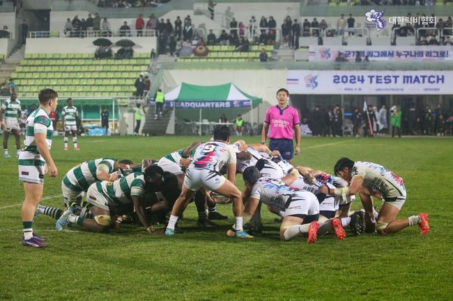 한국에서 ‘비인지스포츠’로 분류되던 럭비는 2024년 ‘인지스포츠’로 거듭날 수 있는 변환점을 맞이했다. 넷플릭스 예능 ‘최강럭비: 죽거나 승리하거나(이하 최강럭비)’가 공개됨에 따라 이전보다 많은 관심이 한국 럭비에 쏠릴 것으로 보인다. / 대한럭비협회