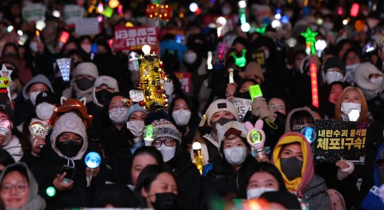 '미니스톱' 때문에 딱 걸렸다…장갑차도 아이유도 다 가짜뉴스