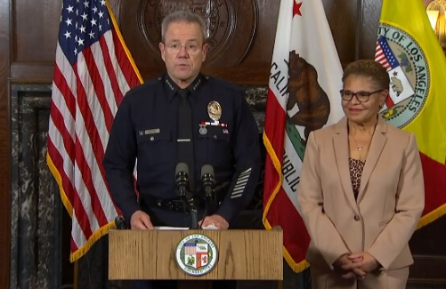 12일 마이클 무어 LAPD 국장이 은퇴를 발표하고 있다. [CBS LA 화면 캡쳐]