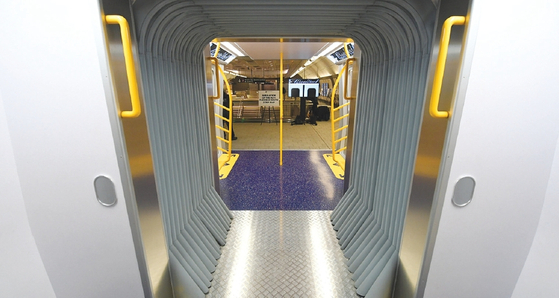 메트로폴리탄교통공사(MTA)가 2017년 선공개했던 R211 통로 사진.  [사진 MTA New York City Transit / Marc A.Hermann]