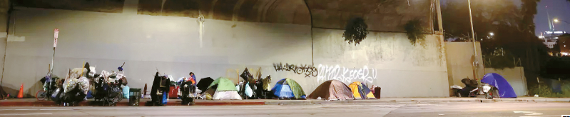 101번 프리웨이 다리 아래 노숙자 텐트들이 줄지어 있다.