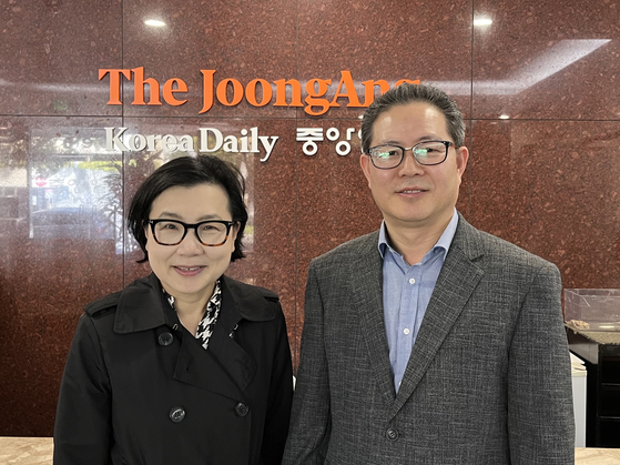 본지를 찾은 소망소사이어티 신혜원 사무총장(왼쪽)과 김창곤 LA지부장.