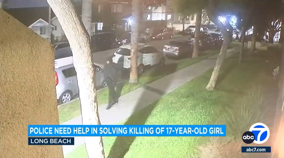 경찰이 지난 3월 롱비치의 아파트 근처에서 17세 소녀에게 총을 쏴 사망하게 한 범인을 찾고 있다. [ABC7 캡처]