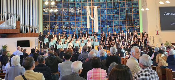 콜로라도 한인 합창단이 지난 4월 28일 일요일 오후 4시 베다니 루터란 교회에서 'Magic Whispers'라는 주제로 연주회를 성대하게 열었다. 