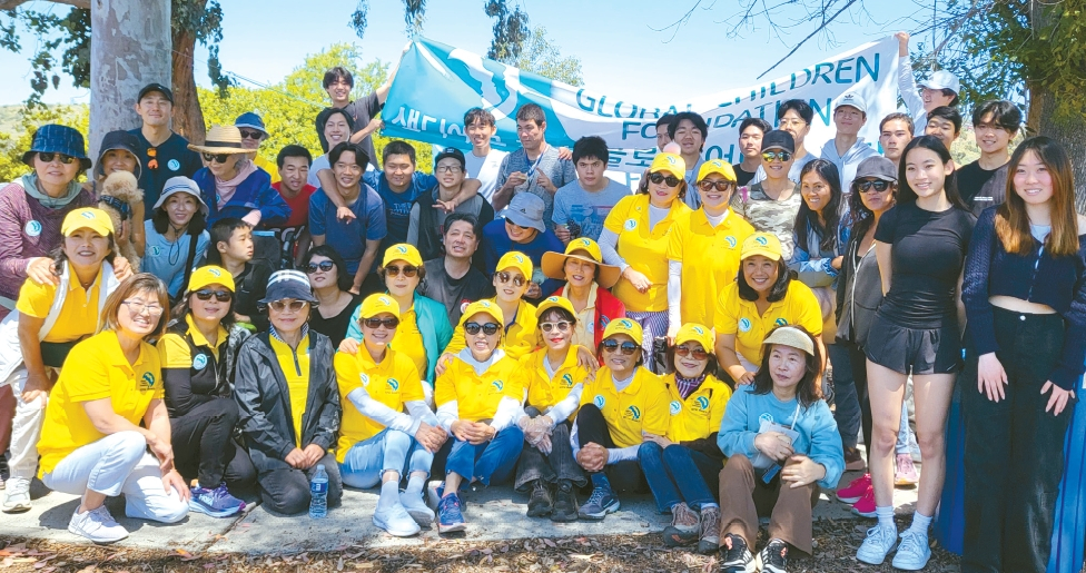 글로벌어린이재단 샌디에이고지부(GCF-SD)가 18일 '2024년도 지구촌 불우아동 돕기 걷기 대회'를 마치고 참석자들과 기념사진을 찍었다.