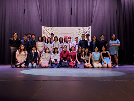 지난 2022년 7월에 열린 제8회 콜로라도 청소년 문화축제의 참가자 및 심사위원 단체사진.