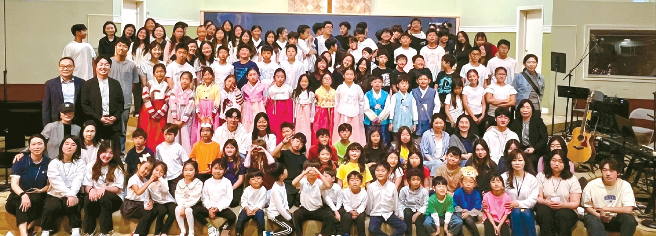 SD갈보리한국학교가 1일 종강식 및 학예회를 마치고 기념사진을 찍었다. [갈보리 한국학교제공]