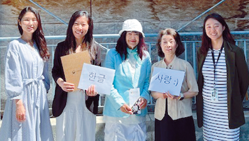 LA한국교육원과 이스트사이드 크리스천 스쿨 관계자들이 업무협약을 체결한 뒤 기념촬영을 하고 있다. [LA한국교육원 제공]