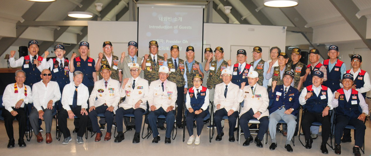 제71주년 한국전 휴전 기념 행사 직후 재향군인회 미 남서부지회와 베트남계 재향군인회 회원들이 함께 자리했다. [남서부지회 제공] 