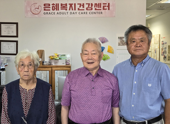 (왼쪽부터) 달라스에 소재한 은혜복지센터의 홍은실, 이창엽 회원과 장하운 이사장이 독립유공자 후손들인 것으로 밝혀졌다.