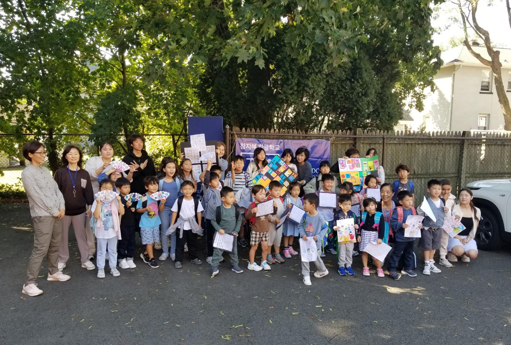 뉴저지주 레오니아에 있는 참지혜 한글학교(교장 조제노)는 5일 제578돌 한글날을 맞아 특별 수업을 진행했다. 이번 수업은 세종대왕을 색칠하고 자음과 모음을 붙이는 기초 활동부터 세종대왕 부채 만들기 등 학생들이 한글의 의미를 배우고, 재미있게 한글날을 기념할 수 있도록 구성됐다. [참지혜 한글학교] 