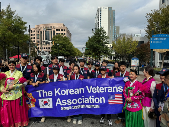 지난 9일 토요일 애틀랜타 미드타운에서 열린 퍼레이드에 한국 재향군인회 미남부지회가 참여했다.