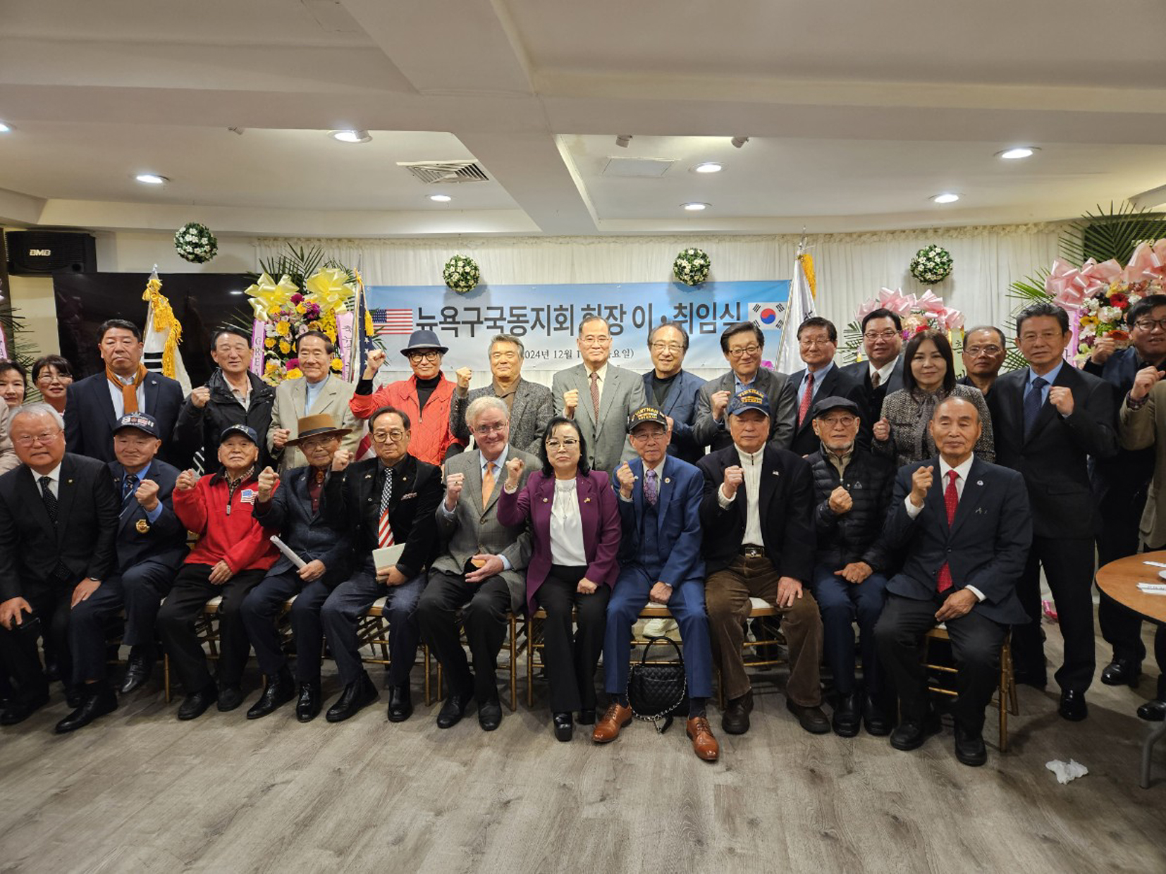  뉴욕구국동지회는 17일 산수갑산2에서 월례회 겸 회장 이취임식을 개최했다. 이날 행사에서는 파월 전우 회장에 전념하기 위해 제임스 정 회장이 이임하고, 탈북자 출신 마영애 신임 회장이 취임했다. [뉴욕구국동지회] 