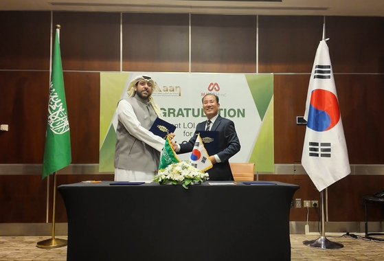 [(Right) Myungjin Technology Co., Ltd. (CEO Choi Seon-gyu) signed a contract to attract US$100 million in Attracting foreign investment from (Left) Abdulaziz Saud Abunayyan trd Co. (CEO Mr. Fahad Abunayyan)]