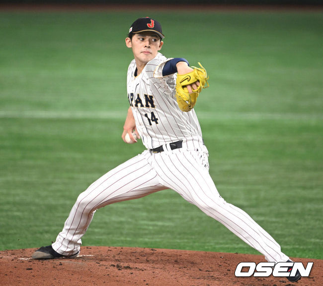 [OSEN=도쿄, 손용호 기자] 11일 도쿄 도쿄돔에서 2023 WBC(월드베이스볼클래식) 일본과 체코의 경기가 벌어졌다.일본 선발 사사키가 힘차게 공을 던지고 있다.2023.03.11/spjj@osen.co.kr