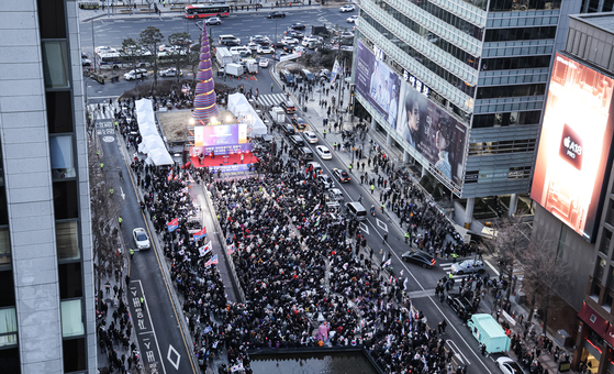 윤석열 대통령 국민변호인단 출범식이 13일 오후 서울 중구 청계광장에서 진행되고 있다. 김경록 기자