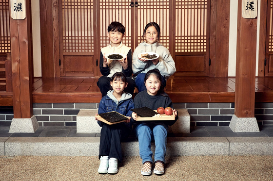 변우빈·이윤슬·최은서·원지민(왼쪽 위에서 시계방향으로) 학생기자가 해찬송학 김 전시관을 찾아 K-GIM에 대해 알아봤다.  