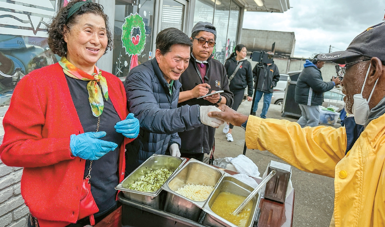 LA 산불 대재앙 한 달, 그 후…재기의 몸부림 (하) 잿더미에서도 희망을 본다