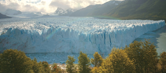 로스글라시아레스 국립공원에서는 거대한 빙하를 가까이서 볼 수 있다. [argentina.travel 캡처]