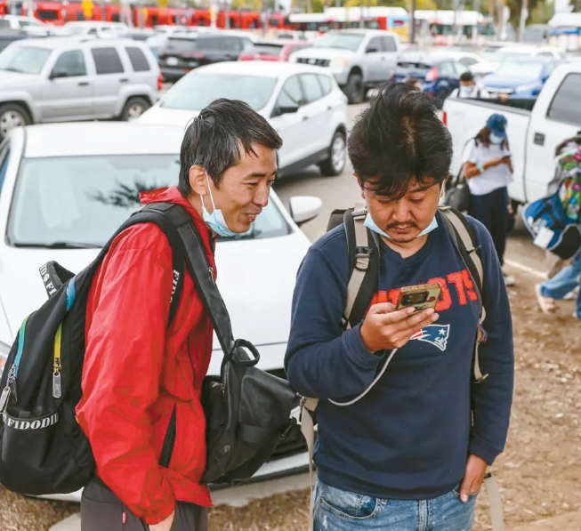 추방 공포에 떨고 있는 아시안 커뮤니티