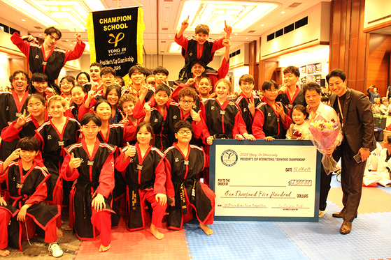 팀 시범에서 1위를 차지한 달라스의 팀 킴스 화이트 타이거 태권도(Team Kim’s White Tiger Taekwondo).