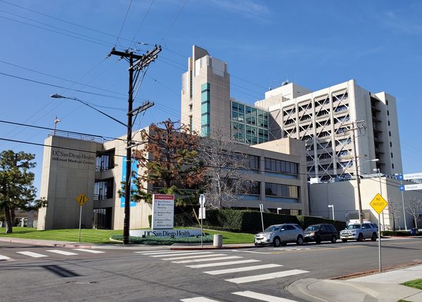 샌디에이고 카운티에서도 처음으로 코로나 바이러스 확진자가 나왔다. 사진은 이 성인을 격리 치료 중인 UC 샌디에이고 헬스 힐크레스트 병원(Hillcrest Medical Center). 
