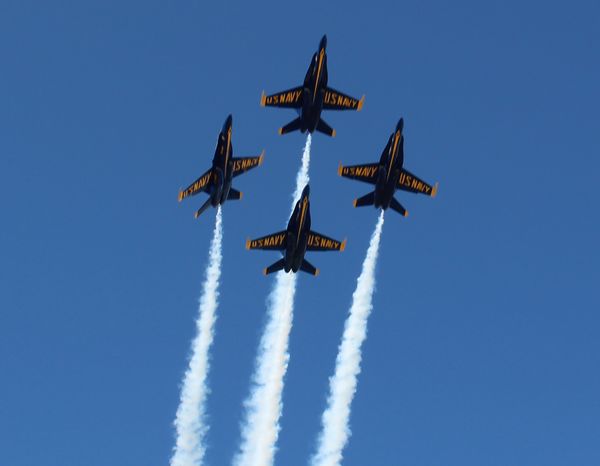 2019 미라마 에어쇼가 오는 27일부터 29일까지 미라마 해병대 기지에서 개최된다. 사진은 미해군의 최정예 블루 엔젤스 비행팀이 비행연습을 하고 있는 모습. [미라마 에어쇼 홈페이지 캡쳐] 