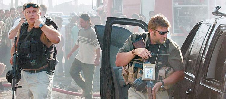 이라크전은 16만 명의 PMC 용병이 투입된 전쟁이었다. 2013년 8월 이라크 수도 바그다드에서 자살 폭탄 테러 발생 직후 용병들이 현장에서 주변을 경계하고 있다. [사진 대테러국제용병협회]