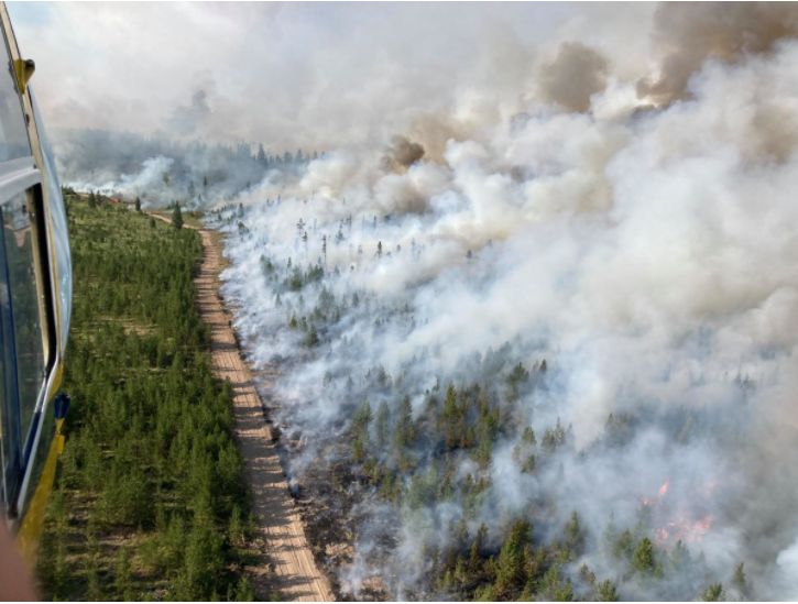 캐님 레이크(Canim Lake)의 남쪽 지역에 산불이 확산되고 있다.(BC산불방재본부 SNS 사진)

