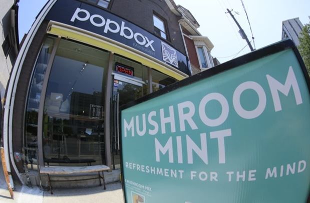 토론토 다운타운에 자리잡고 있는 신개념 편의점 스토어‘PopBox Micre Market’. 카페 수준의 고급 커피와 신선한 패스트 푸드를 내세워 특히 여성층 고객들을 끌어들이고 있다.
