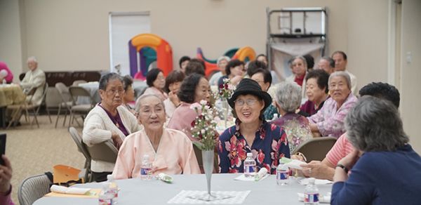 5월 어버이날을 맞아 오는 예수찬양교회가 11일(토) 어스틴 지역 노인들을 초청해 점심을 대접하는 시간을 마련한다. 