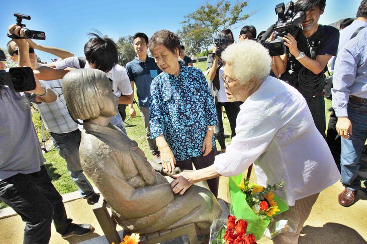 2014년 7월 24일 위안부 할머니들이 글렌데일 소녀상을 방문했다. 김상진 기자