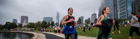 '시카고 트라이애슬런 대회'에는 매년 1만 여명의 인원이 참가한다[Chicago Triathlon]