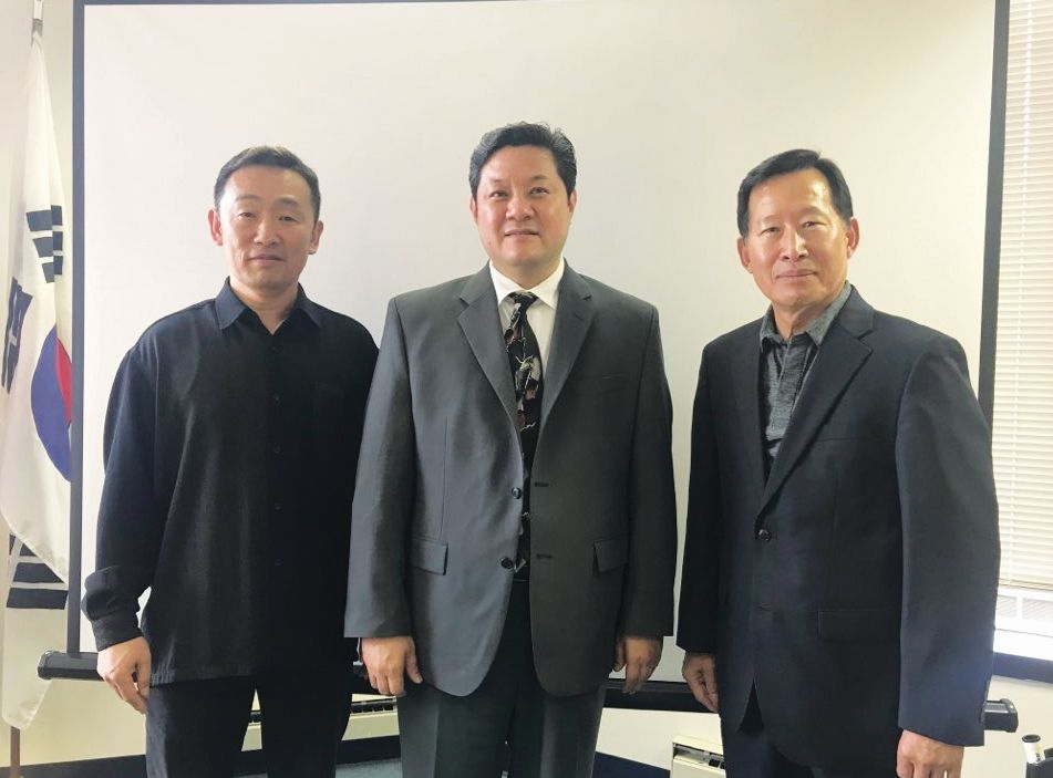 왼쪽부터 IT 산업지원 라이언 정 디렉터, KSEA 서광순 회장, 이강욱 전 회장