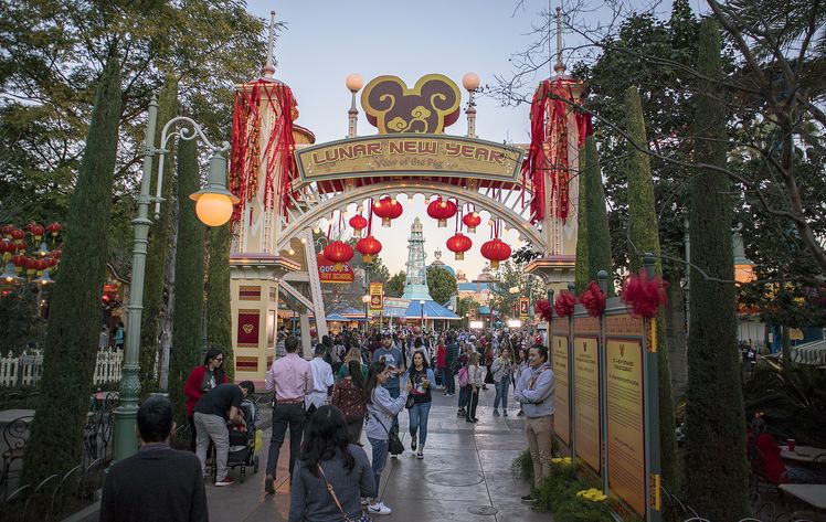 디즈니 캘리포니아 어드벤처파크에서 열리고 있는 설날 특별행사장 전경. [Photo/Video:NAKI PARK]