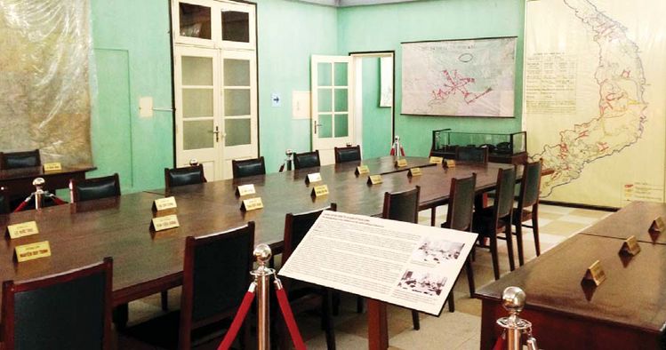 베트남 전쟁 당시 북베트남(월맹)의 최고 작전회의가 이루어진 회의실 전경. 1960년대 초 이곳에서 남베트남 내 민족해방전선을 총력 지원하는 전략이 수립됐다.
