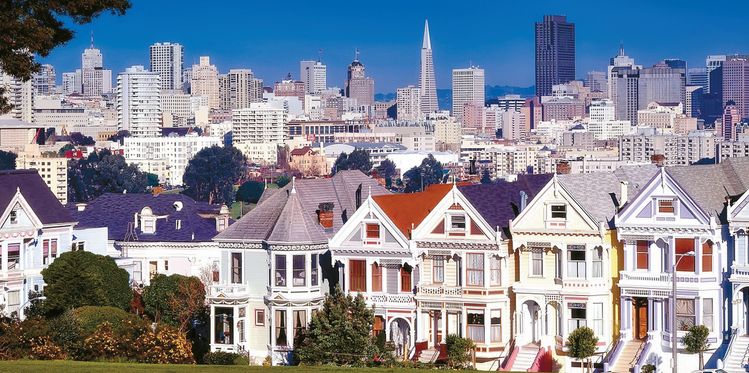 주택 렌트비가 빠른 속도로 상승하고 있다. 샌프란시스코의 빅토리아 양식의 주택가 뒤로 다운타운이 보인다. [픽사베이]