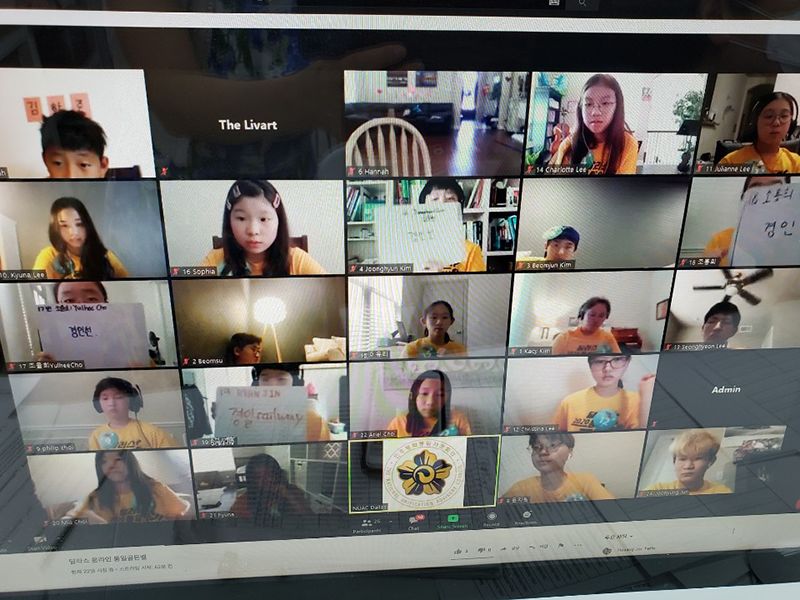온라인으로 '2020 달라스 통일골든벨 퀴즈대회'에 참가하고 있는 학생들