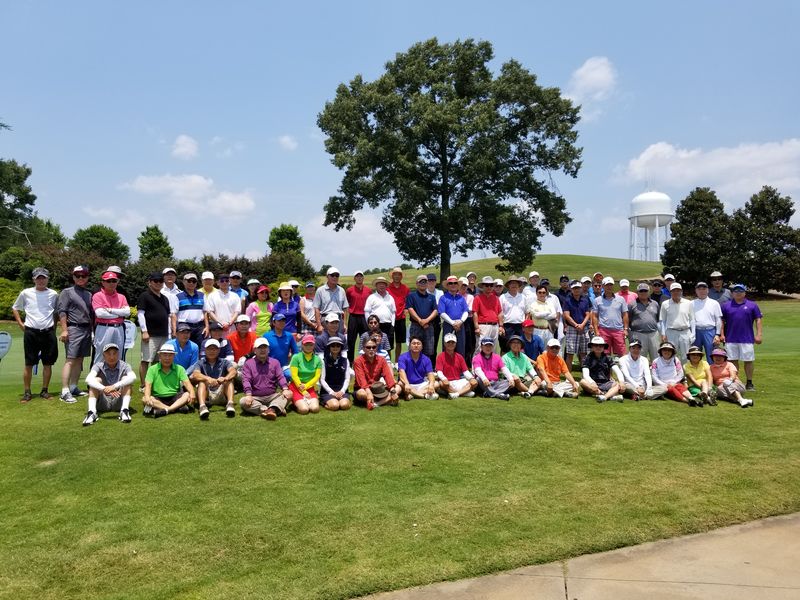 1일 브래즐턴에서 열린 성김대건 천주교회 한국학교 기금마련 골프대회 참가자들이 단체사진을 찍고 있다.