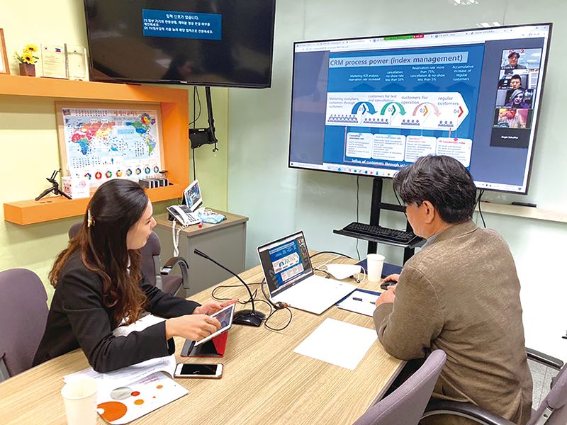 달라스한인상공회가 주최한 스마트 비즈니스 엑스포 2020에서 일대일 미팅이 온라인상으로 진행되고 있다. 