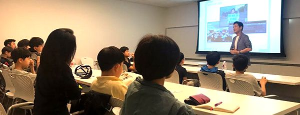 임태훈 KGSA회장이 학생들에게 ‘글로벌 리더십’에 대해 설명하고 있다.