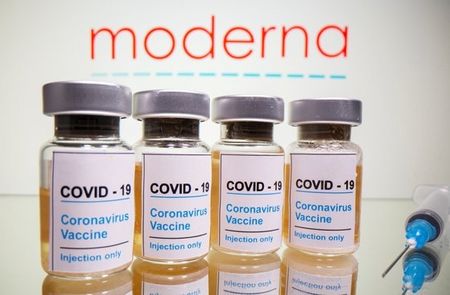 미국 제약사 모더나가 30일 자사가 개발 중인 코로나19 백신이 임상 3상에서 94.1%의 예방 효과를 보였다고 밝혔다. 모더나는 미국과 유럽에 긴급사용 승인을 신청할 계획이다. [로이터=연합뉴스]