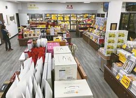 울타리몰에는 한국에서 직수입한 300여종의 다양한 먹거리 제품들이 있다.