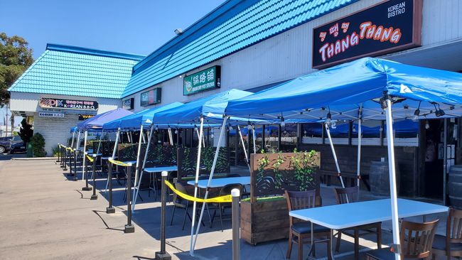 한인타운 식당들이 야외 테이블을 넓혀가고 있다. 대장금과 땡땡땡은 주차장에 조명시설을 갖춘 텐트를 6개 설치했다. 