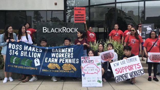 KAYLT interns along with the garment workers(wearing red) from the Garment Worker Center visited the Black Rock Inc., one of Ross’s biggest shareholders, to deliver a delegation letter.[Source: author Goeun Lee]