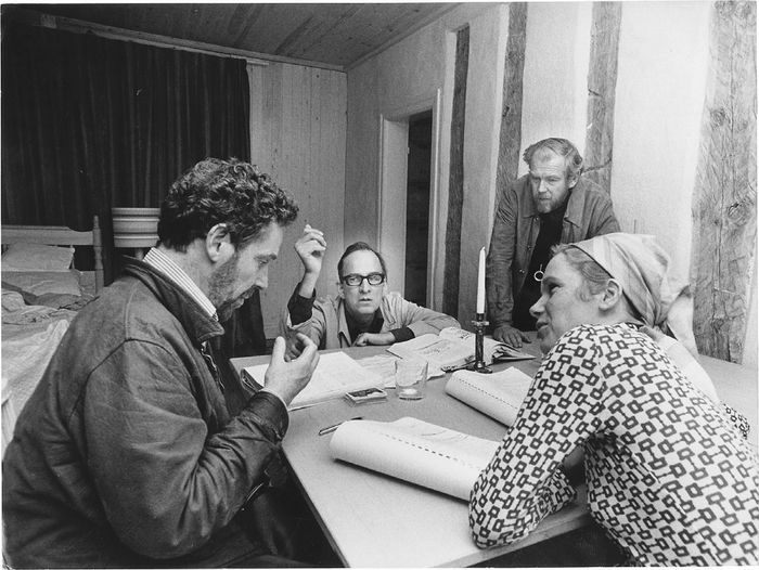 1973년 ‘결혼의 풍경’의 감독 잉마르 베리만(가운데)과 주연 배우들인 얼랜드조셉슨, 리브 울만.