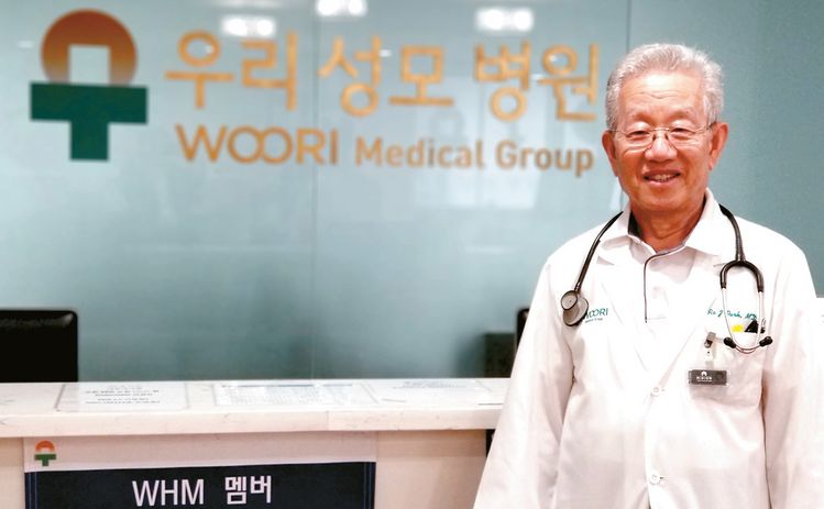 우리성모병원의 박노종 원장이 지역 주민들의 의료비용을 낮추고 진료 혜택은 높이자는 의지로 기획한 WHM플러스 멤버십에 대해 설명하고 있다.