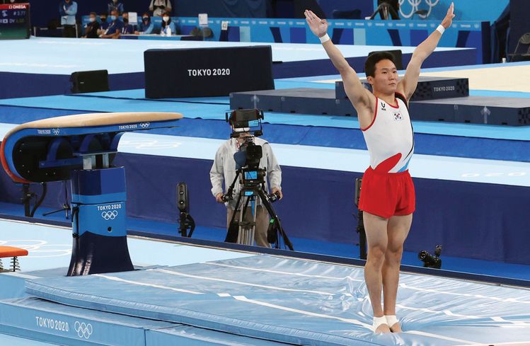 2일 일본 아리아케 체조경기장에서 열린 도쿄올림픽 남자 기계체조 도마 결선에서 신재환이 착지하고 있다. [연합뉴스]