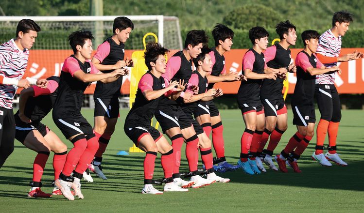 19일 오후 일본 이바라키현 가시마 앤틀러스 클럽하우스에서 한국 올림픽 남자축구 대표팀이 훈련하고 있다. 도쿄올림픽 조별리그 B조에 속한 대표팀은 22일 가시마 스타디움에서 뉴질랜드와 대회 1차전을 치른다. [연합뉴스]
