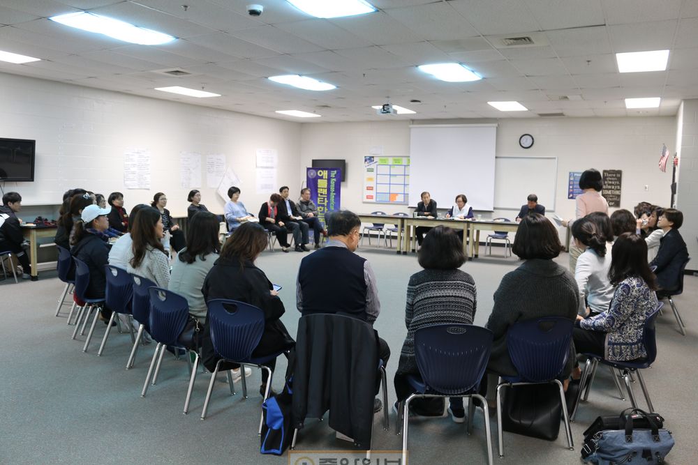 16일 애틀랜타 한국학교에서 이사진이 참석한 가운데 교사 간담회가 열리고 있다. 